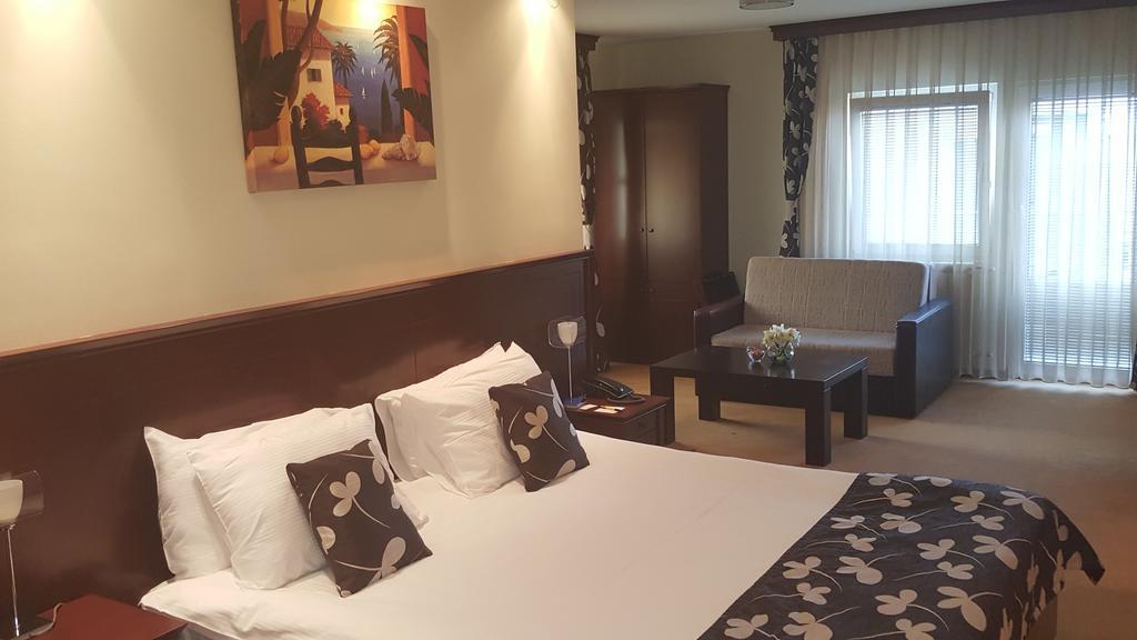 Garni Hotel Contact Belgrade Luaran gambar