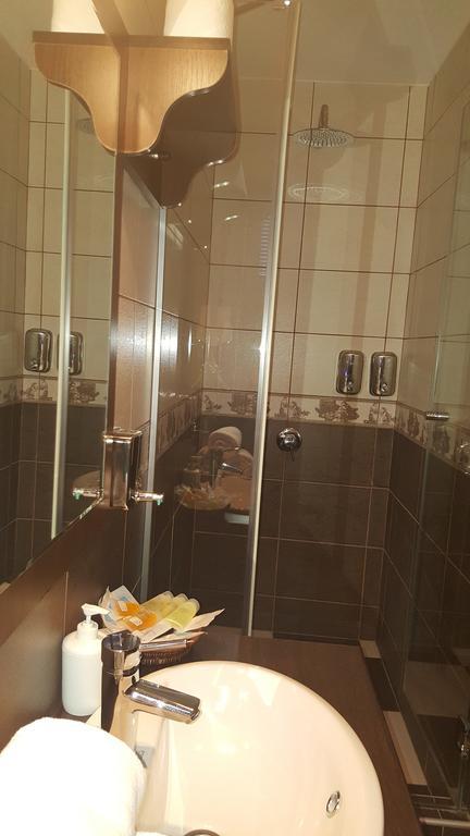 Garni Hotel Contact Belgrade Luaran gambar
